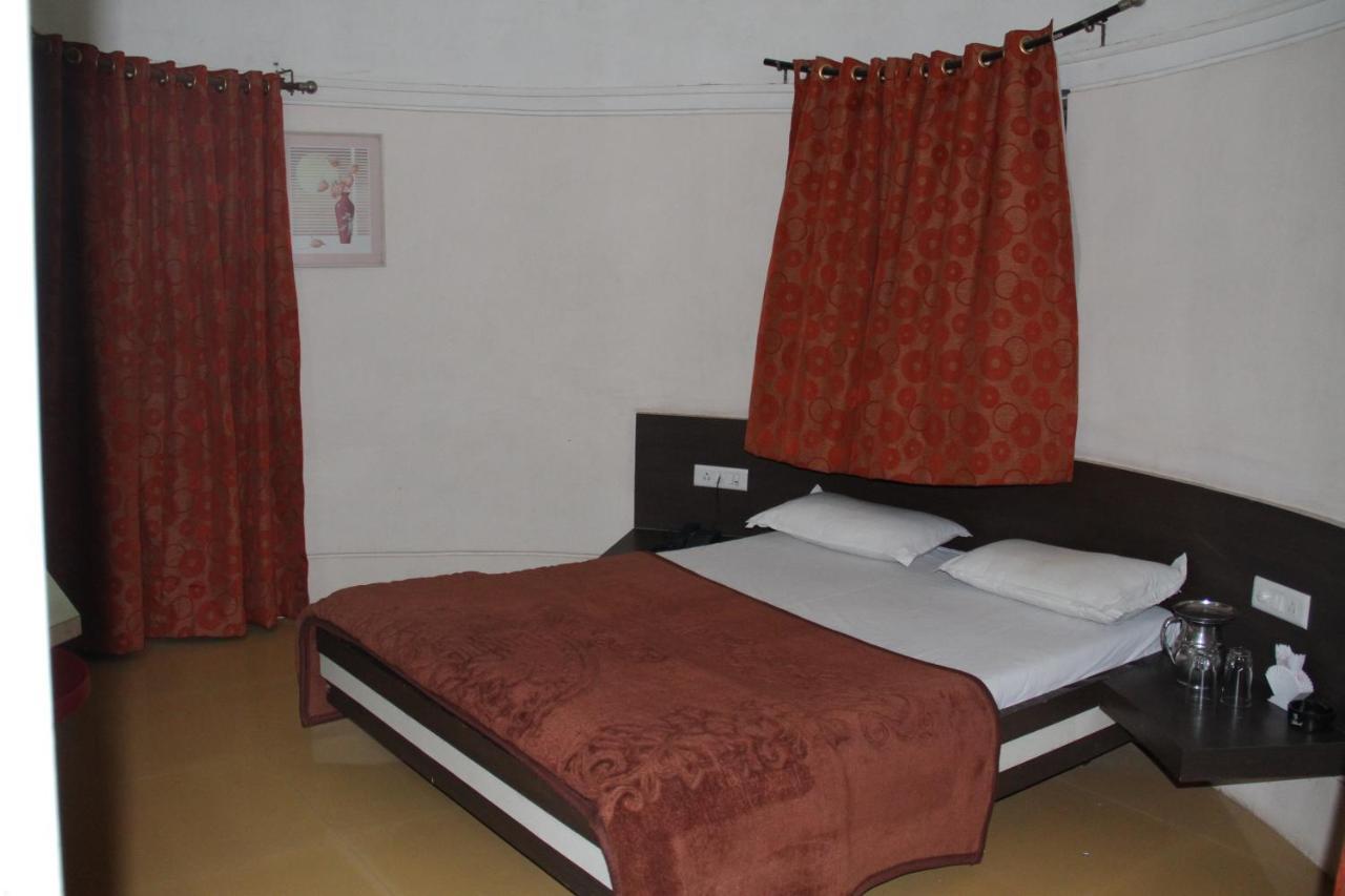 Hotel Tapovan Nashik Buitenkant foto